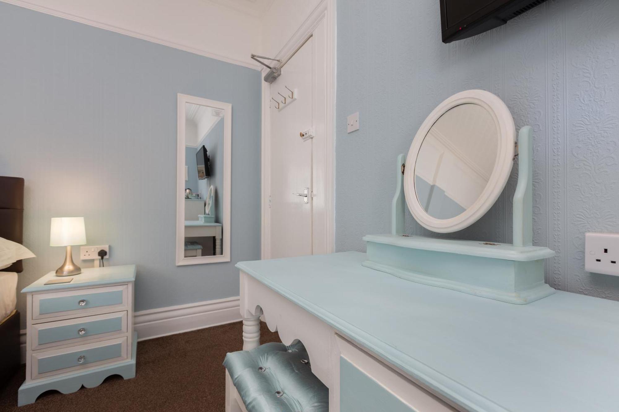 The Beechcliffe Hotel - Over 35'S Only Blackpool Room photo